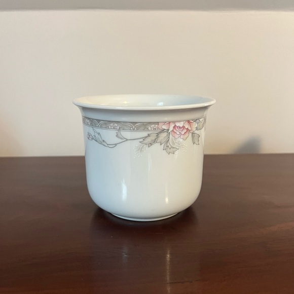 Vintage Floral Cachepot - Picture 2 of 7